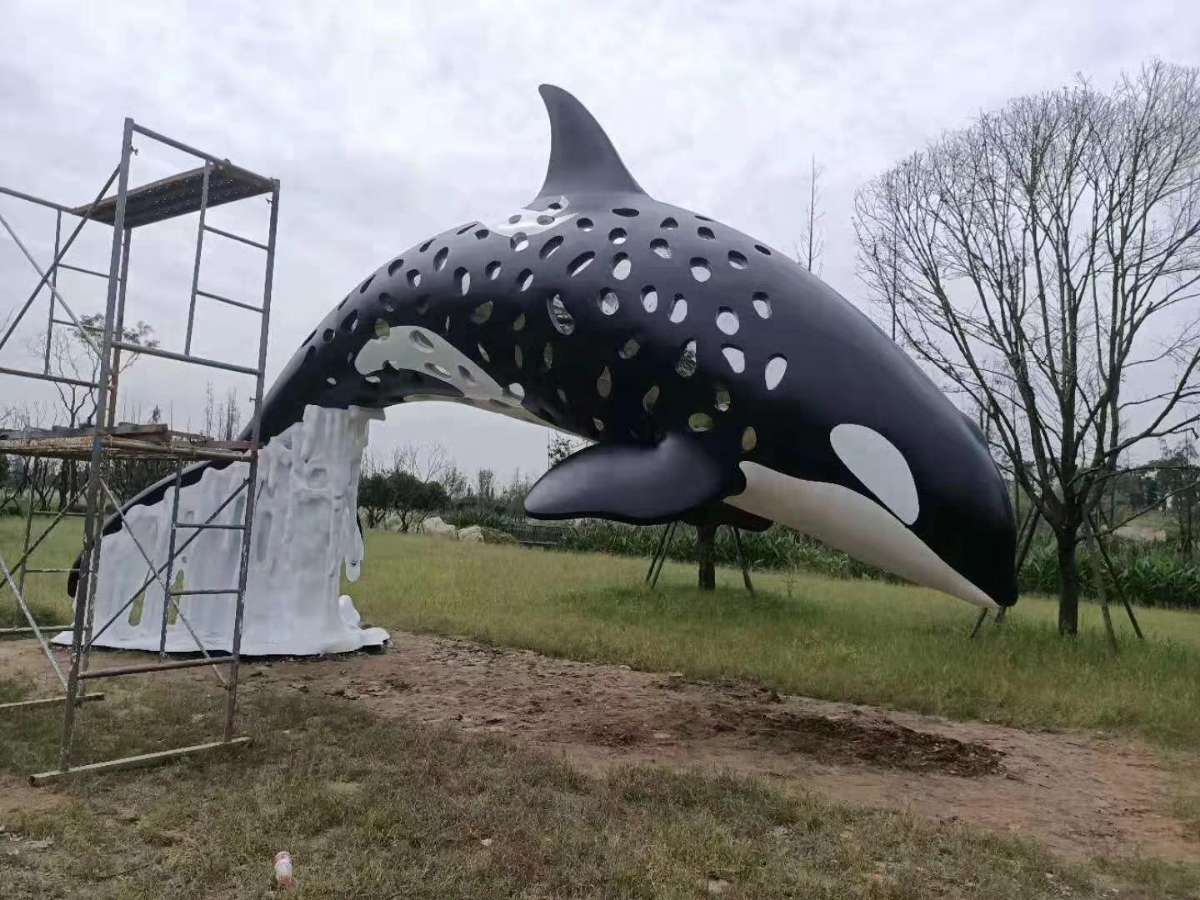 大型鲸鱼雕塑